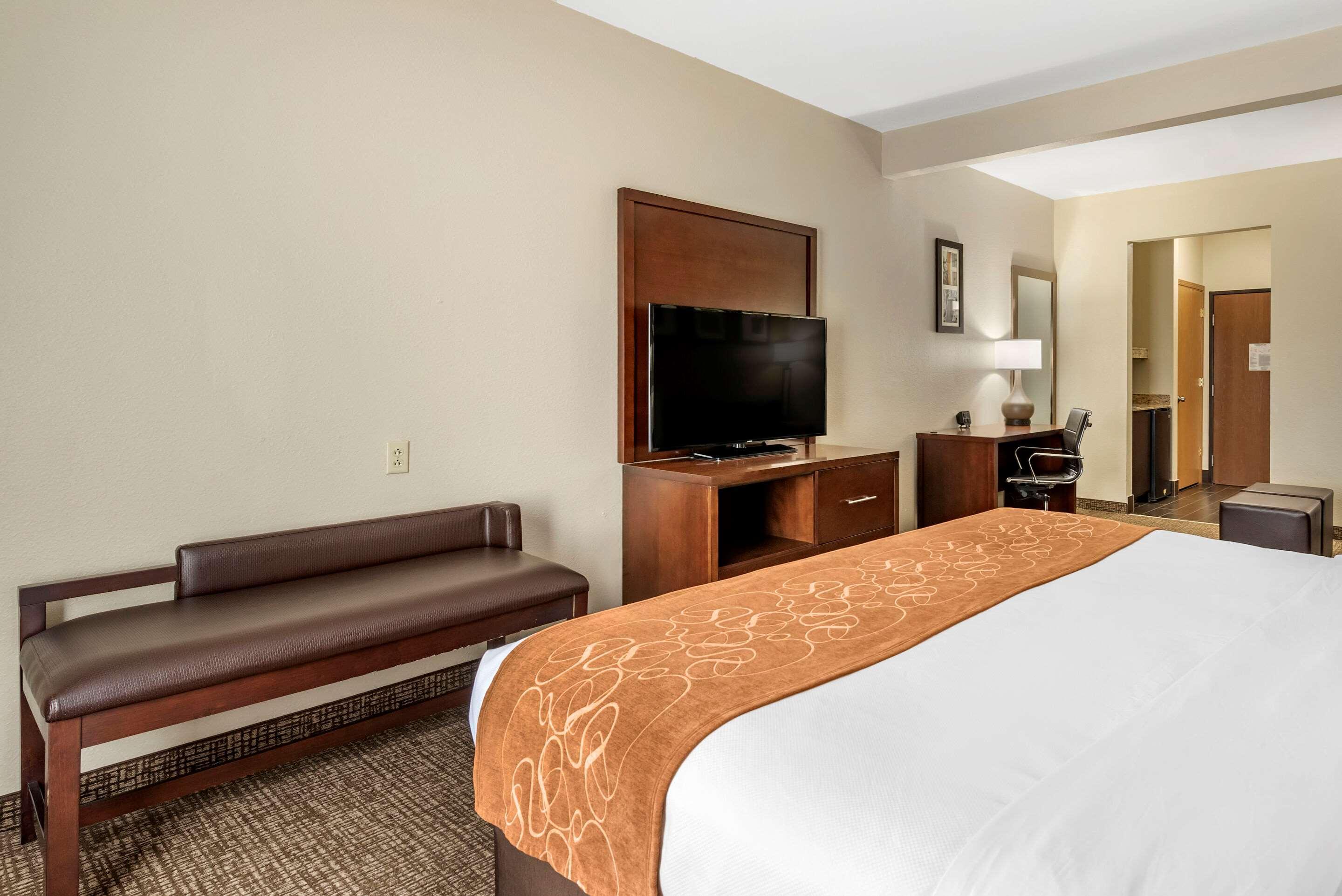 Comfort Suites Auburn Near I-69 Exterior foto