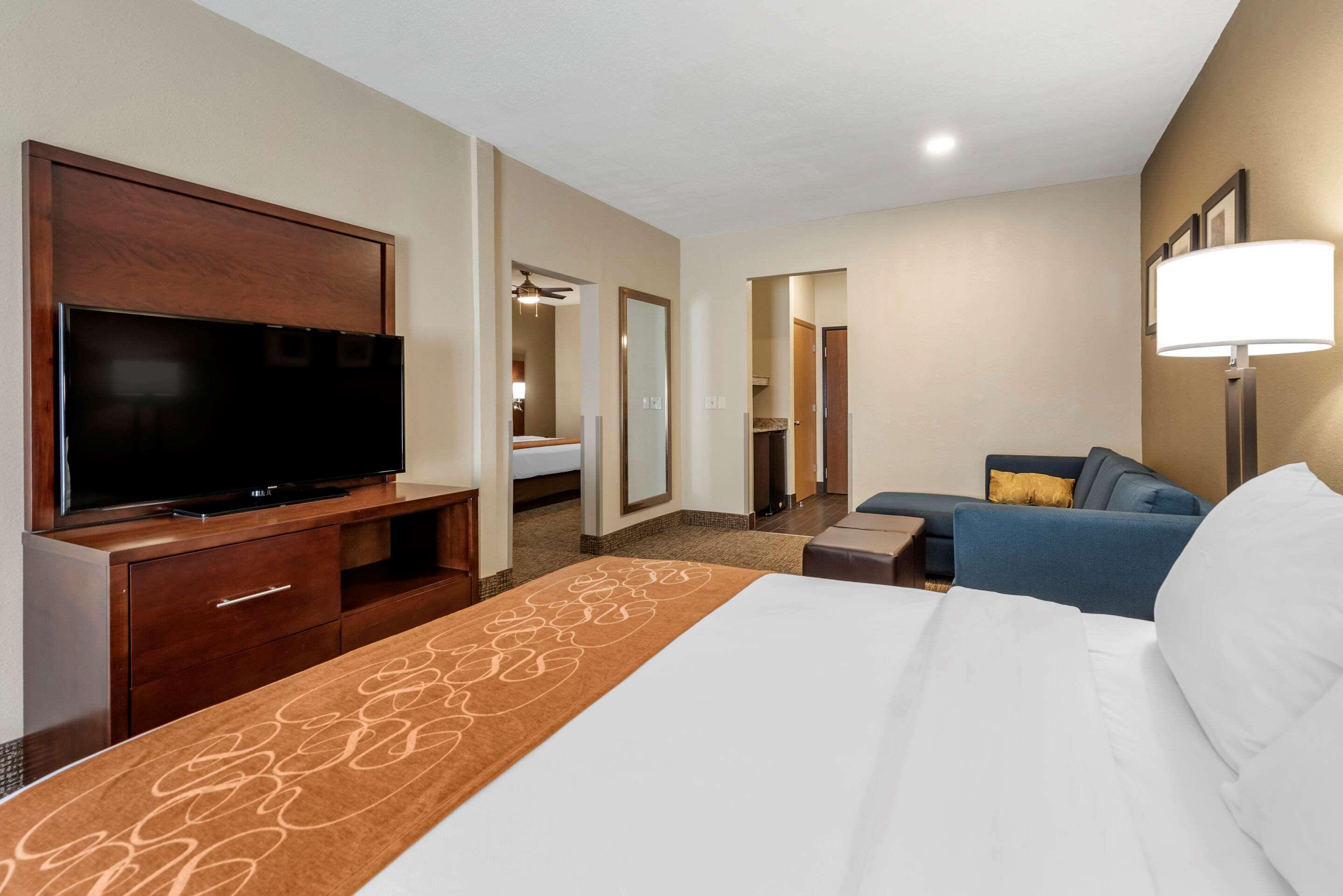 Comfort Suites Auburn Near I-69 Exterior foto