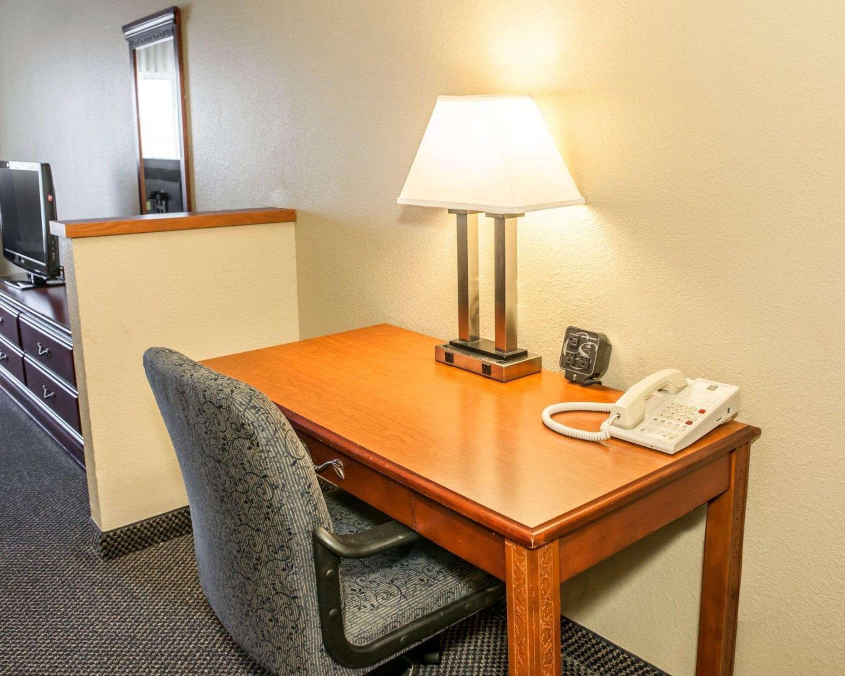 Comfort Suites Auburn Near I-69 Exterior foto
