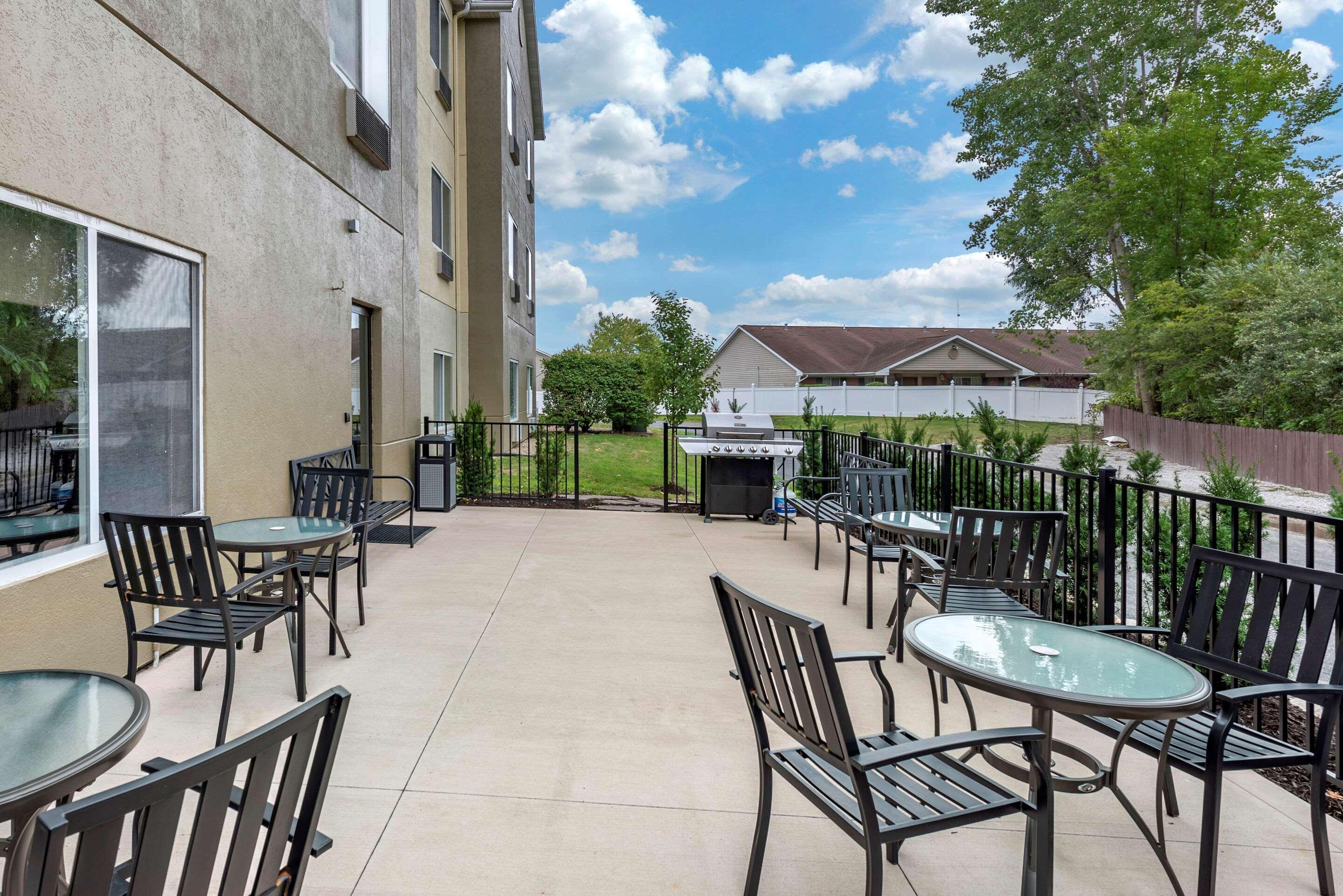 Comfort Suites Auburn Near I-69 Exterior foto